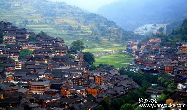 千户苗寨在贵州哪里，在雷山县西江镇南贵村(苗族文化气息浓厚)