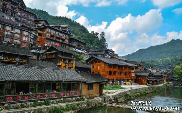 千户苗寨在贵州哪里，在雷山县西江镇南贵村(苗族文化气息浓厚)