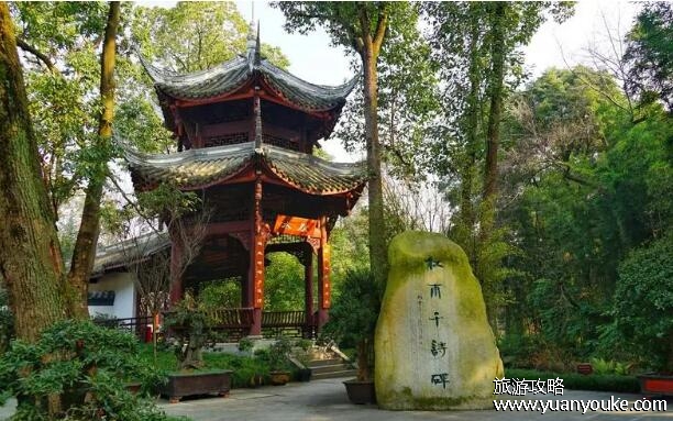 杜甫草堂在成都什么位置，在成都市青羊区(诗人杜甫的故居)