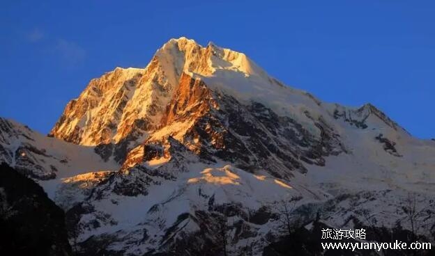 贡嘎雪山在四川哪里，四川甘孜藏族自治州泸定县(蜀山之王)