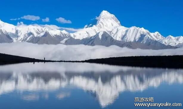 贡嘎雪山在四川哪里，四川甘孜藏族自治州泸定县(蜀山之王)