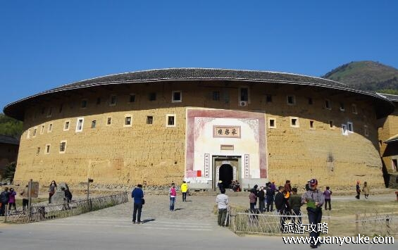 龙岩永定土楼好玩吗，历史悠久的传统建筑群(活的历史博物馆)