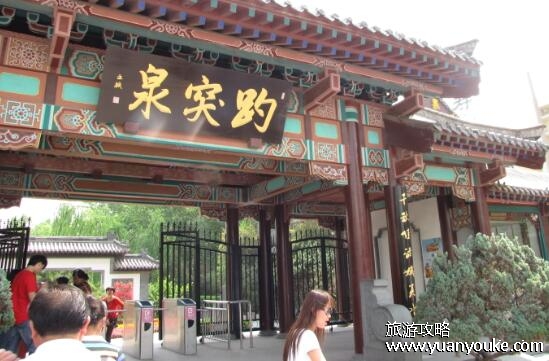 趵突泉门票多少钱一张，成人票40元一张(学生票儿童票半价)