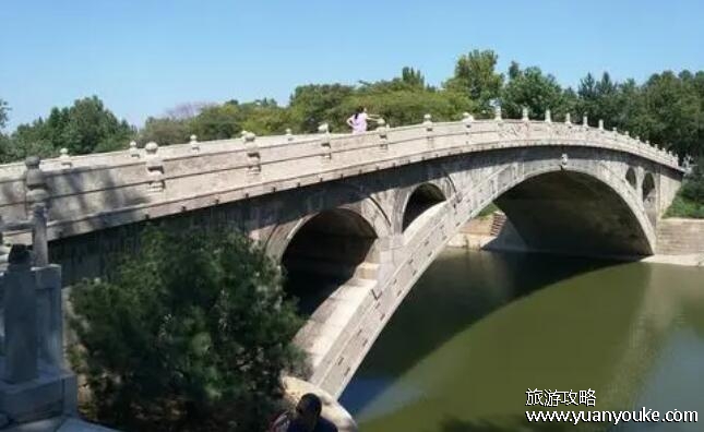 赵州桥位于哪个省份，在河北省赵县(中国古代最杰出的桥梁之一)