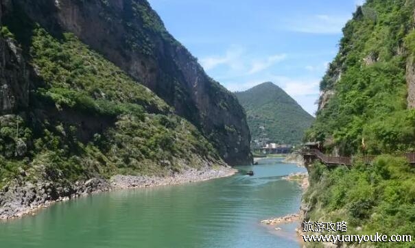明月峡好玩吗值得去吗，非常值得一玩(自然景观美不胜收)