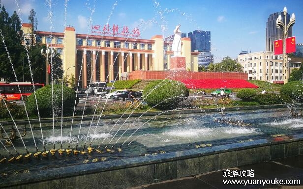 天府广场是成都的中心吗，在成都最中心的区域(中国最大的广场之一)
