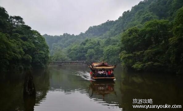 青城山门票多少钱一张，位置不同价格不同(一般在100元左右)