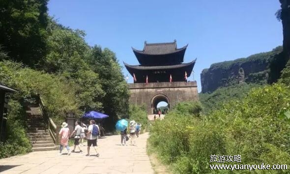 剑门关在哪里属于哪个省市，四川省广元市剑阁县(蜀道难的关口)