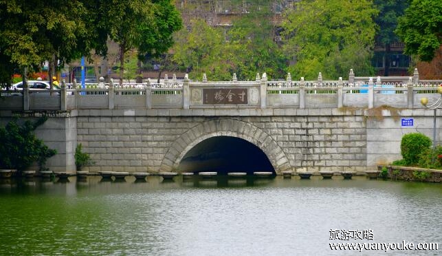 湛江旅游必去的5个景点介绍，最推荐去湖光岩(风格独特的火山湖)