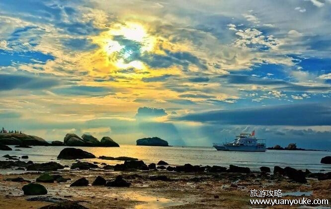 湛江旅游必去的5个景点介绍，最推荐去湖光岩(风格独特的火山湖)