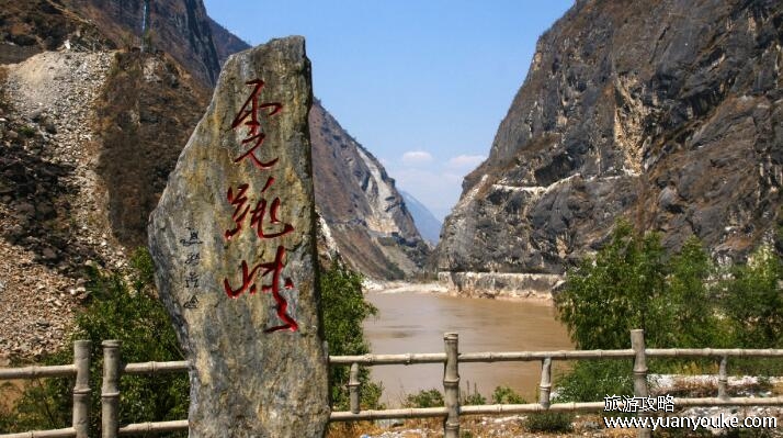 虎跳峡在云南哪个城市，丽江市玉龙纳西族自治县(风景独特的峡谷)