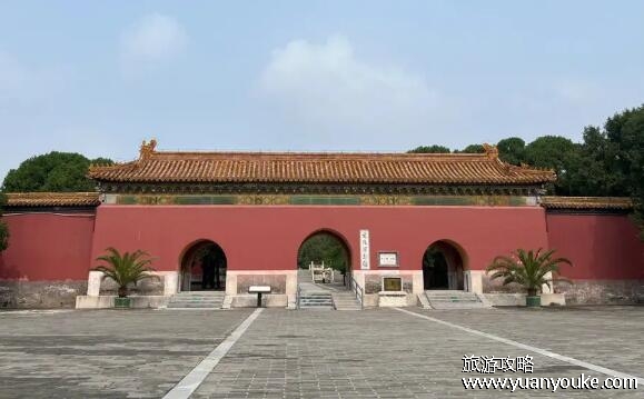 明十三陵长陵定陵好玩吗，非常宏伟的陵墓(壁画石刻众多)