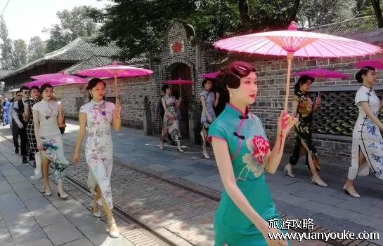 安仁古镇在成都哪个区，在成都市西南部的大邑县(古香古色小镇)