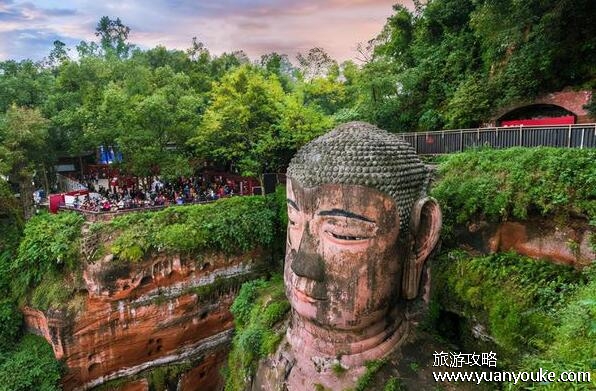 乐山大佛门票多少钱，成人票100元一人(特殊人群凭证可享优惠) 