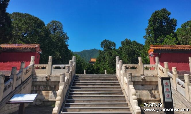 十三陵60岁免门票吗，不免门票但有优惠(最低45元就能买到一张)