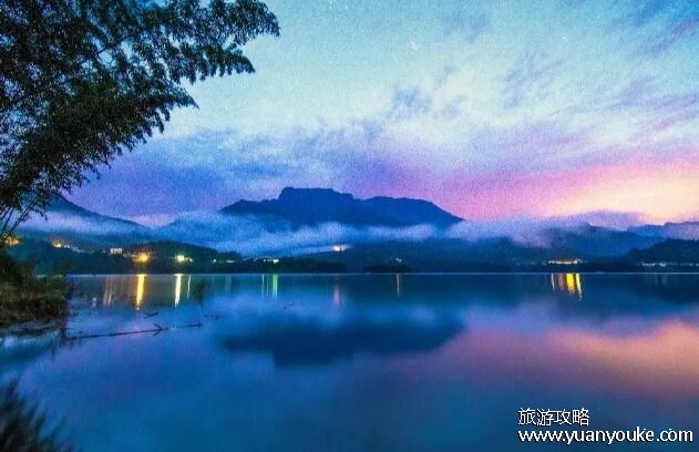 瓦屋山在哪个省哪个市，在四川省眉山市洪雅县(四季都适合旅游)
