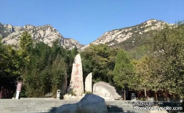 嵩山在哪里哪个省市县，在河南省登封市(被誉为五岳之首)