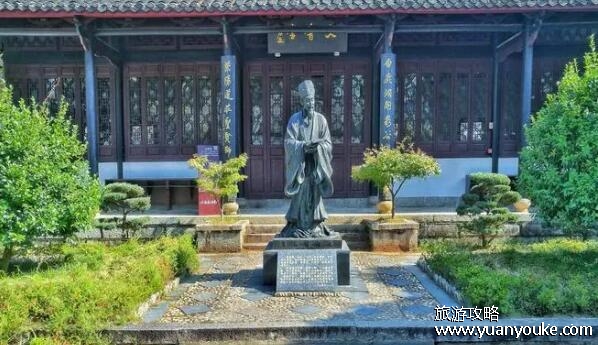白鹿洞书院在哪里，在江西省九江市庐山(位于五老峰的南边)