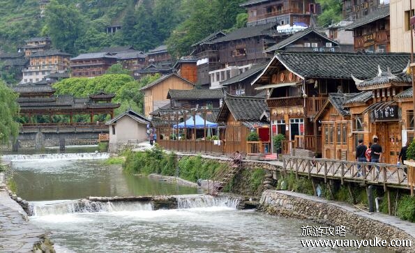 西江千户苗寨在贵州哪里，贵州省凯里市(世界最大的苗族村寨)