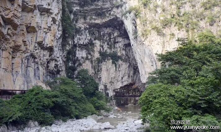 织金洞大峡谷有必要去吗，景色壮观值得一去(独特的天然洞穴)