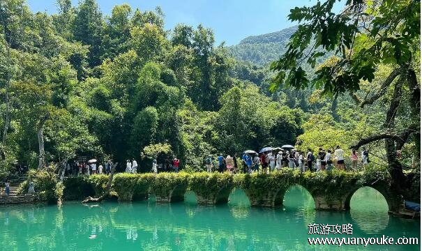 荔波小七孔位于贵州哪里，在贵州荔波县(被称为地球上的绿宝石)