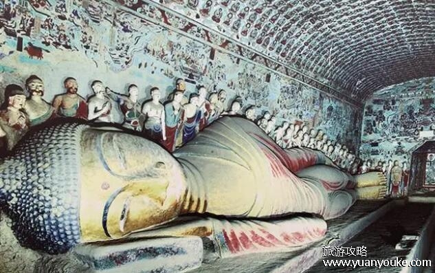莫高窟在哪个地方哪个省市，甘肃省敦煌市(东方雕塑艺术之冠)