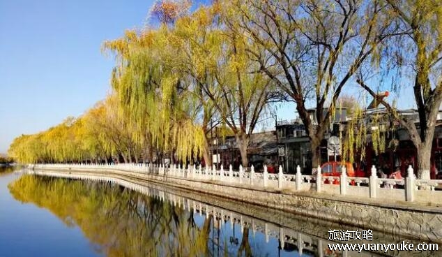 什刹海在北京什么地方，在北京市西城区(北京曾经最繁华的地方)