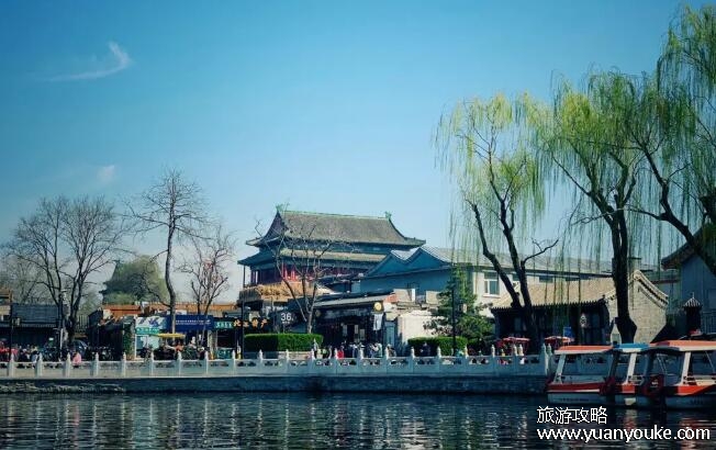 什刹海在北京什么地方，在北京市西城区(北京曾经最繁华的地方)