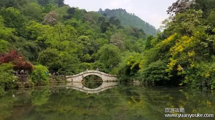 黔灵山公园好玩吗，非常值得一游的旅游胜地(地道贵州味)