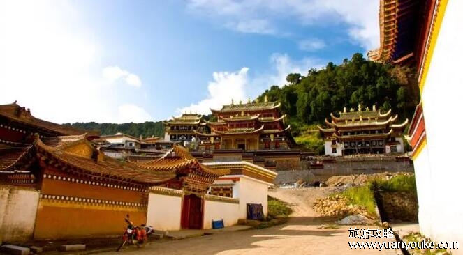郎木寺海拔多少米高，3600米(藏传佛教格鲁派六大寺院之一)