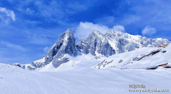 玉龙雪山海拔多高，5596米(云海之上的玉龙雪山风景美不胜收)