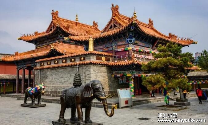 呼和浩特旅游攻略介绍，手抓饭最推荐吃(草原风光非常迷人)