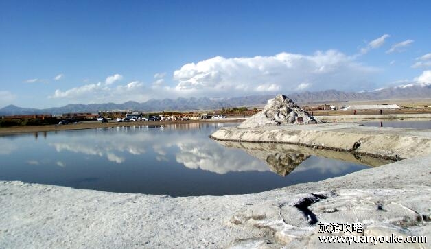 茶卡盐湖在哪里，在青海省乌兰县茶卡镇(盐类资源丰富)
