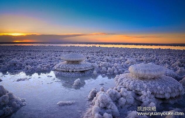 察尔汗盐湖在哪里，在青海省格尔木市南部(中国最大的盐湖之一)
