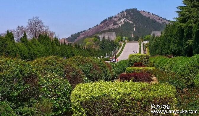 武则天陵墓在哪个城市，在陕西省咸阳市乾县的梁山上(葬在乾陵)