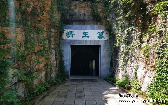 满城汉墓是谁的墓，是西汉中山靖王刘胜及其妻子的墓