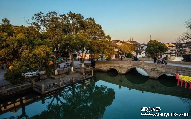 同里古镇几点不收门票，上午7点半之前和下午5点之后免费进入