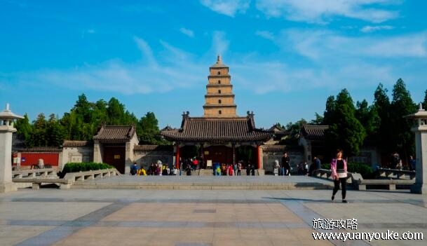 大慈恩寺和大雁塔是一个地方吗，距离很近但不是同一个地方