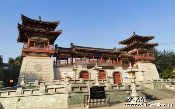 青龙寺在西安哪里，在西安雁塔区(地理位置很好交通非常便利)
