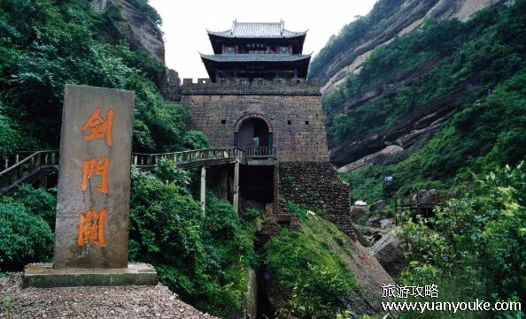 蜀道难是指哪座山，指剑门关(实际上并不是指的某一座山)