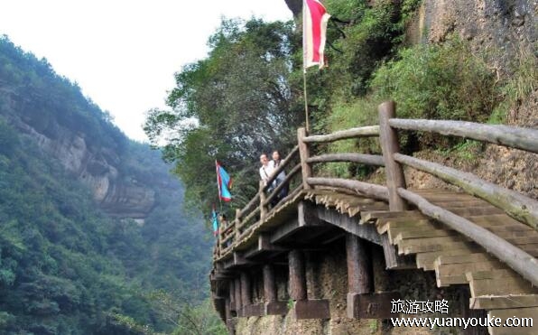 蜀道难是指哪座山，指剑门关(实际上并不是指的某一座山)