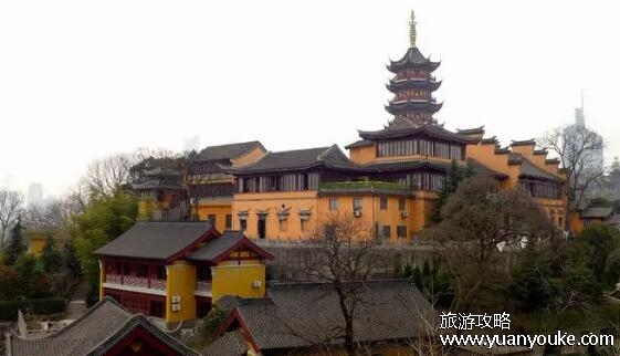 鸡鸣寺门票多少钱一张，普通票10元一张(购买就送3根香)