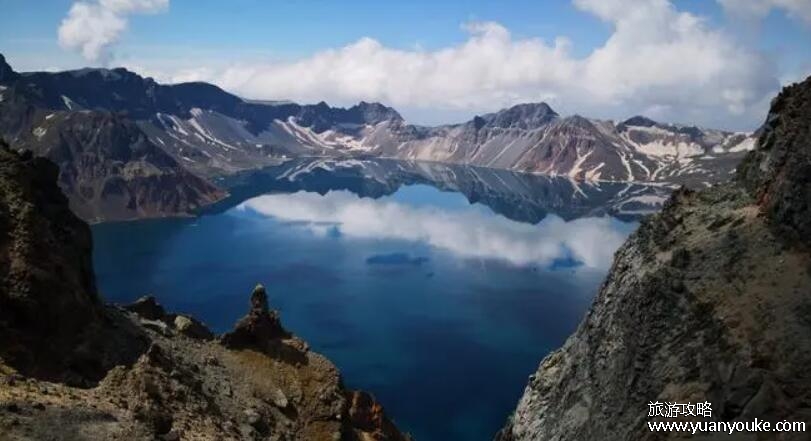 长白山是活火山吗，是活火山(最后一次是在1702年喷发)