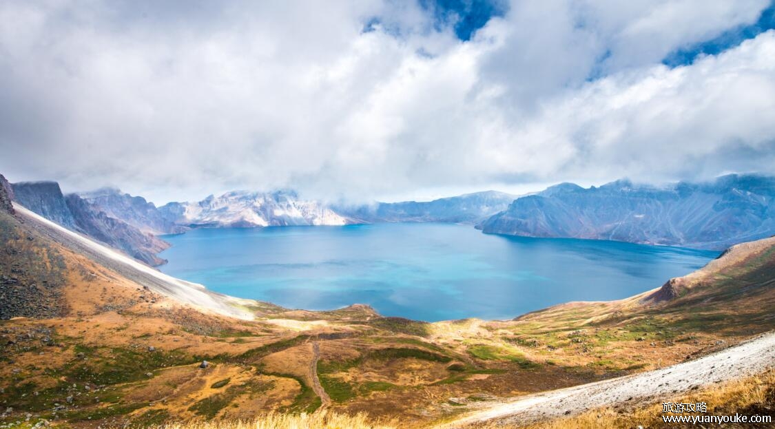 长白山是活火山吗，是活火山(最后一次是在1702年喷发)