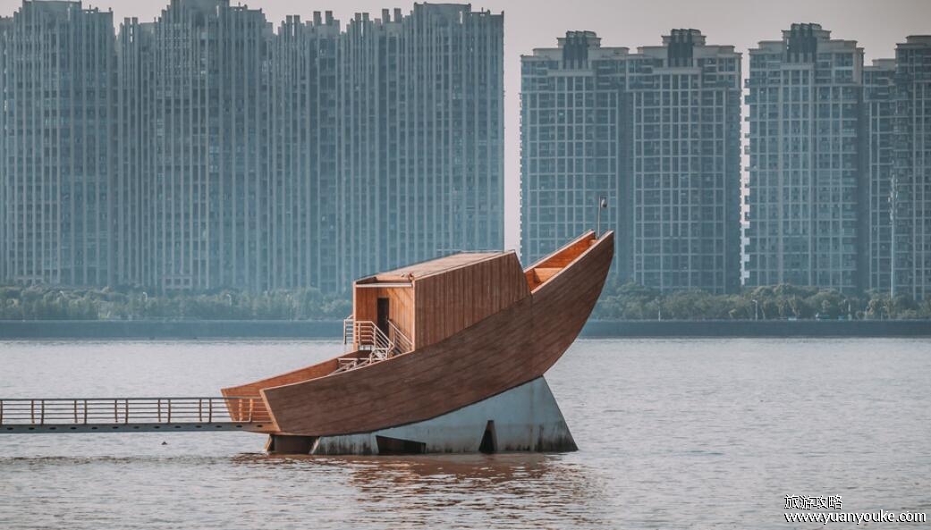 萧山观潮城和美女坝是一个地方吗，不是一个地方(但离得很近)