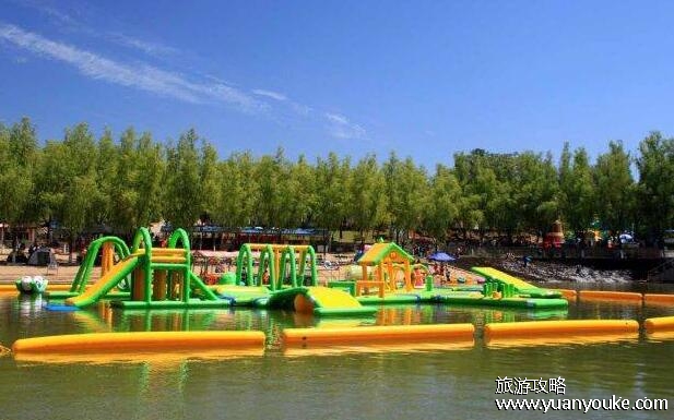 青龙湖水上乐园好玩吗，设施齐全的水上乐园(适合不同年龄段)