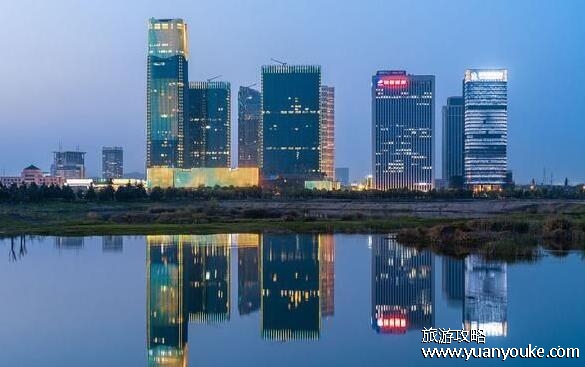 万菱广场在地铁哪个出口，在B2出口(去其他地方也都非常方便)