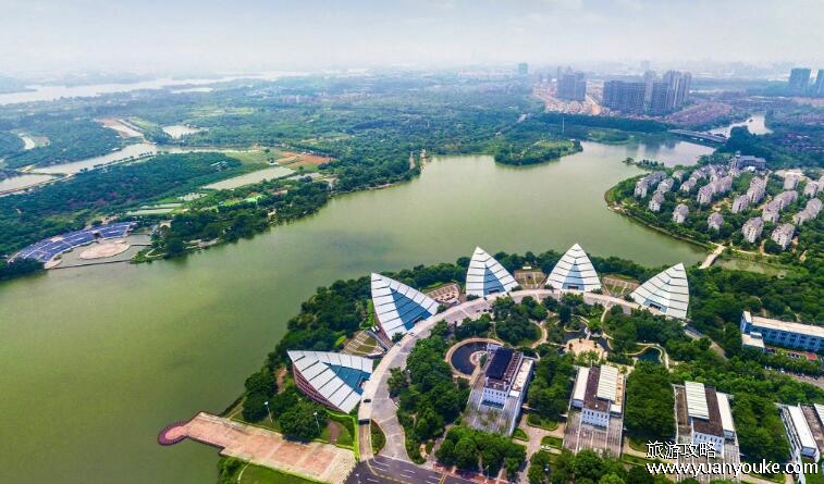 松山湖属于东莞哪个镇，在大朗镇(美如画卷的一个风景区)