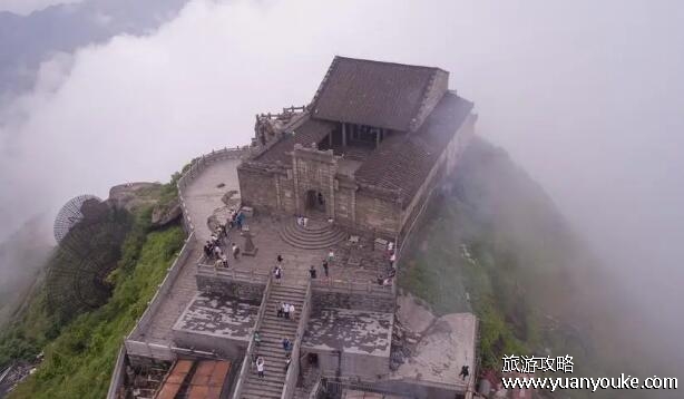 祝融峰海拔有多高，高度为1300米(是衡山主峰五岳之首)