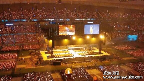 鸟巢能容纳多少人，可以容纳9万多人(举办大型演唱会的理想场所)